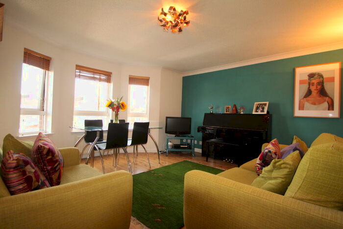 2 Bedroom Apartment To Rent In Titwood Road, Shawlands, G41