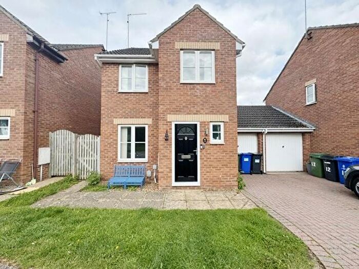 3 Bedroom Detached House To Rent In Cooper Close, Towcester, NN12