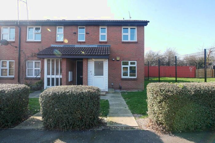 1 Bedroom Flat To Rent In Clarkes Drive, Uxbridge, UB8