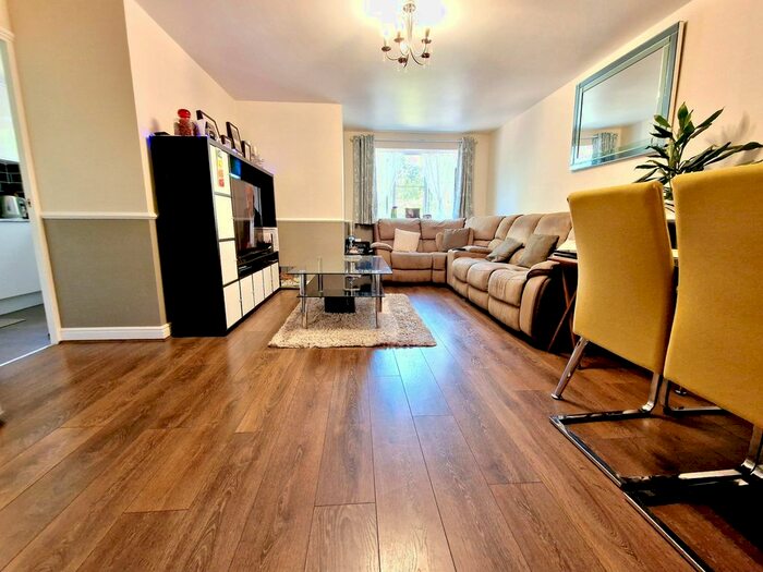 2 Bedroom Flat To Rent In Cherry Blossom Close, London, N13