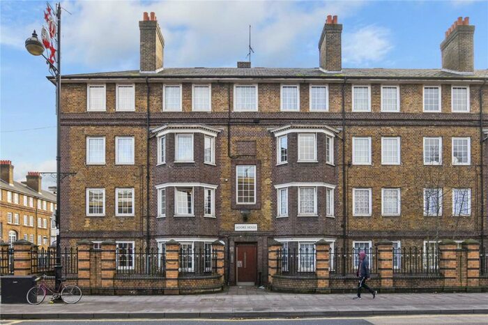 3 Bedroom Apartment To Rent In Moore House, Roman Road, London, E2