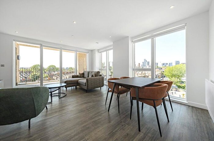 3 Bedroom Apartment To Rent In Dawes Street, London, SE17