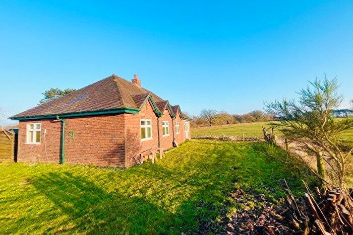 3 Bedroom Bungalow To Rent In Tamworth Road, Lichfield, WS14