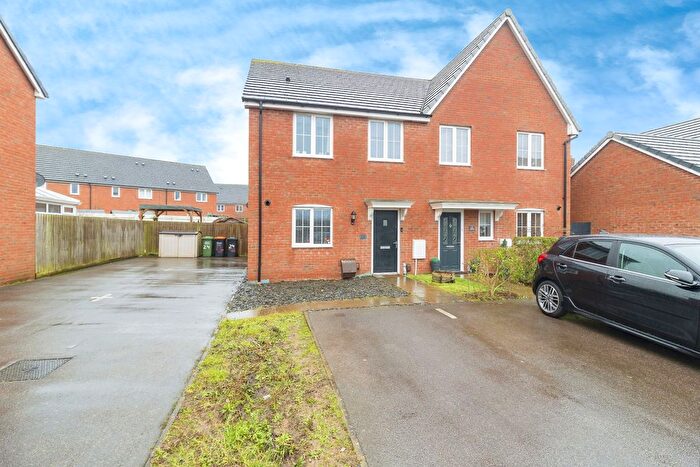 4 Bedroom Semi-Detached House For Sale In Fortuna Mead, Leighton Buzzard, Bedfordshire, LU7