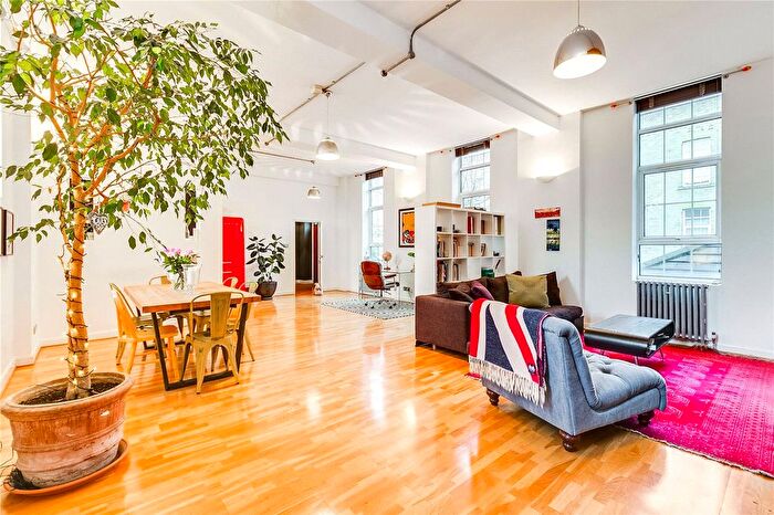 2 Bedroom Flat For Sale In Haydon Way, London, SW11