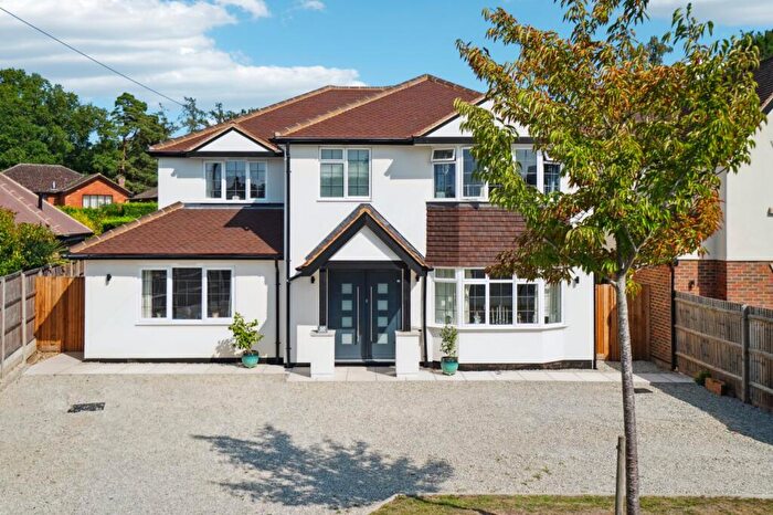 4 Bedroom Detached House For Sale In Monument Lane, Chalfont St. Peter, Gerrards Cross, Buckinghamshire, SL9