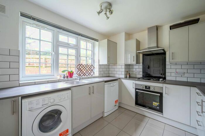 2 Bedroom Flat To Rent In Southfields Court, Southfields, London, SW19