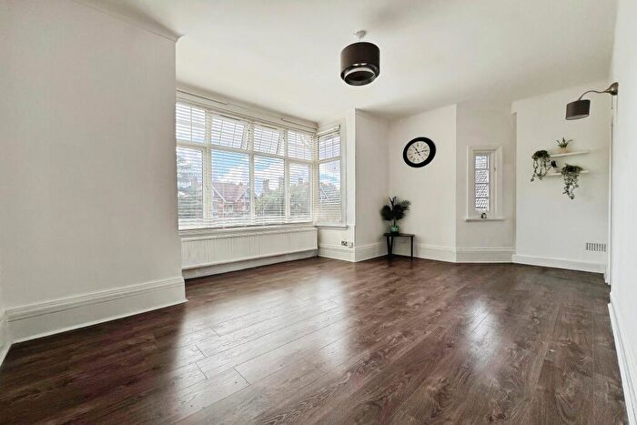 2 Bedroom Flat For Sale In Boyn Hill Avenue, Maidenhead, SL6