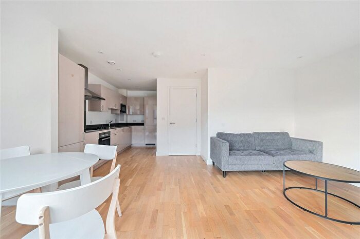 2 Bedroom Flat To Rent In Burgess Springs, Chelmsford, CM1