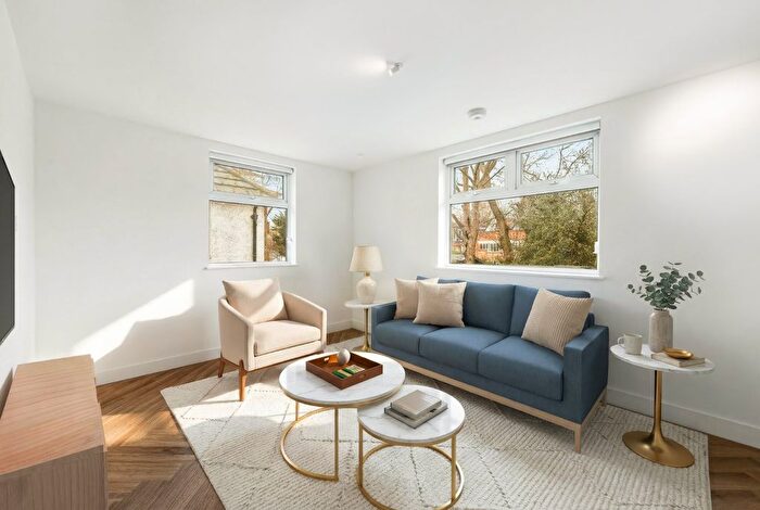 2 Bedroom Flat To Rent In Ellesmere Road, Turnham Green, W4