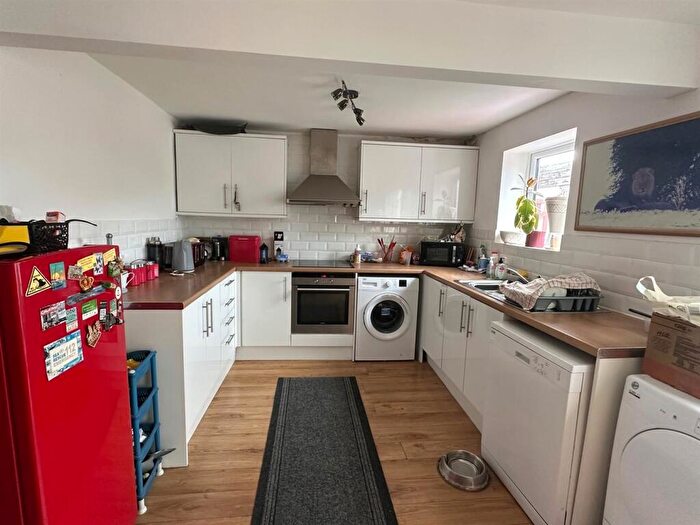 3 Bedroom Detached House To Rent In Henley Close, Neston, CH64
