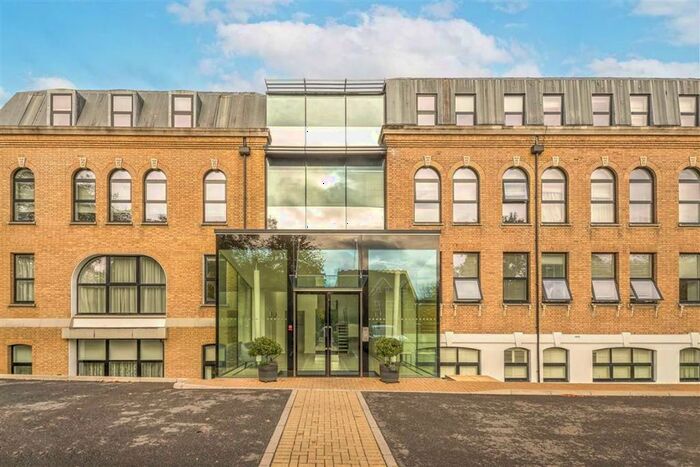 2 Bedroom Flat To Rent In Hampton Road, Teddington, TW11