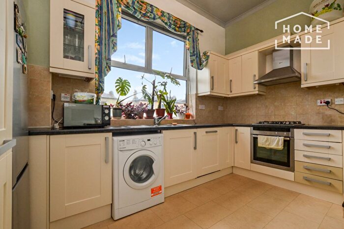 2 Bedroom Flat To Rent In The Grove Court, W5
