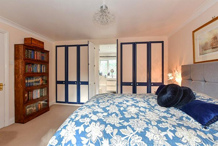 4 Bedroom Detached House For Sale In Grovewood Place, Woodford Green, Essex, IG8