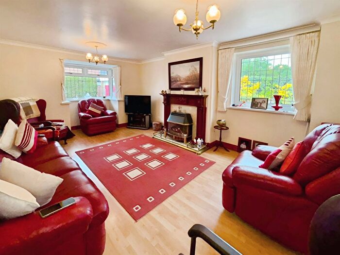 4 Bedroom Detached House For Sale In Grove Vale Avenue, Birmingham, B43