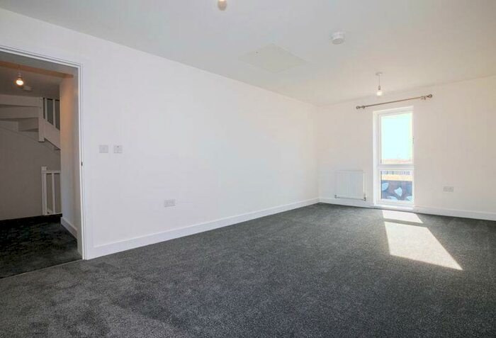 4 Bedroom Town House To Rent In Blackthorn Way, Winteringham, St. Neots, PE19
