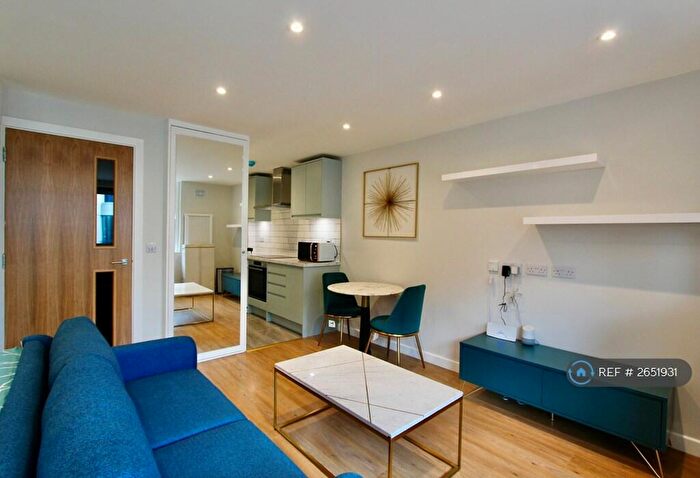 Studio To Rent In Marlyn Lodge, London, E1