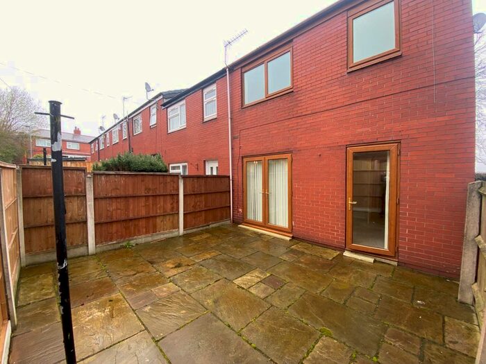 3 Bedroom Property To Rent In Lowell Place, Leeds, LS13