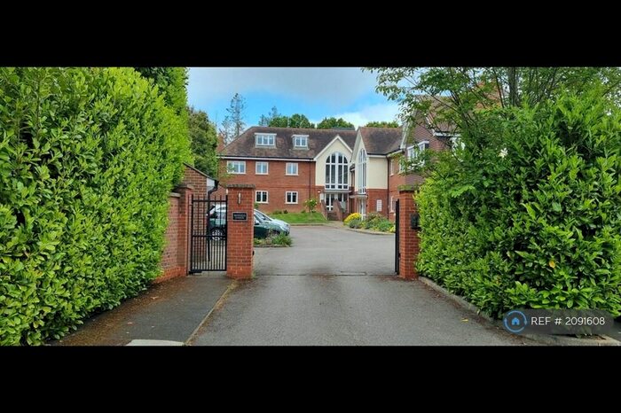 2 Bedroom Flat To Rent In Bennets Lodge, Harpenden, AL5
