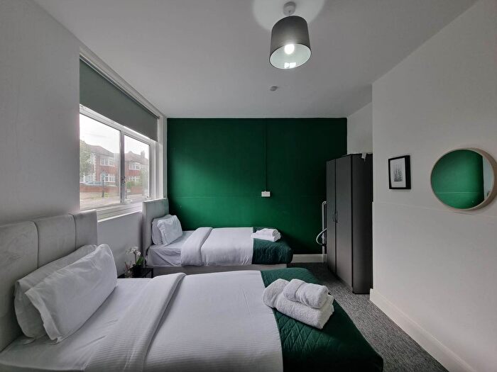 1 Bedroom Flat To Rent In Crown Ln, Southgate, N14