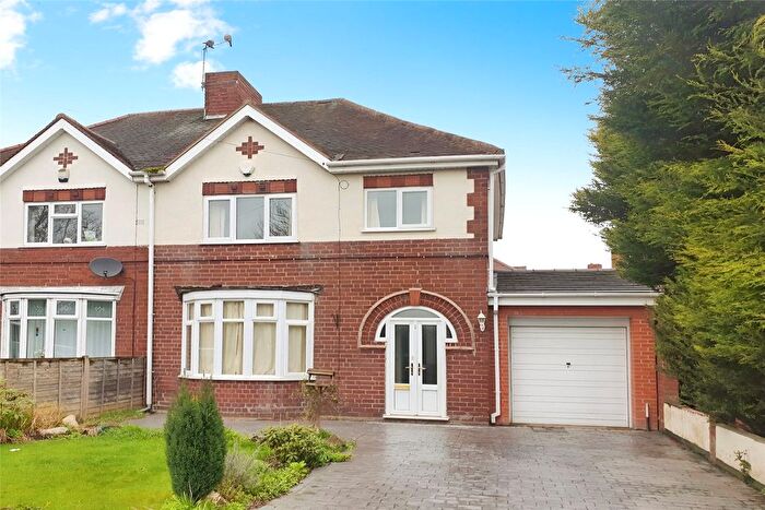 3 Bedroom Semi-Detached House To Rent In Bentons Lane, Walsall, WS6