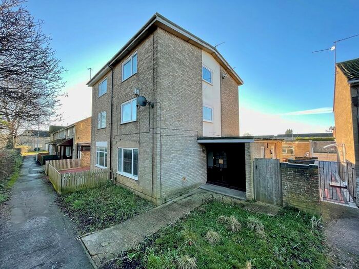 5 Bedroom Semi-Detached House To Rent In Derwent Walk, Corby NN17