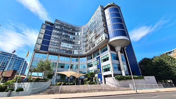 1 Bedroom Flat To Rent In Falcon Wharf, Lombard Road, SW11