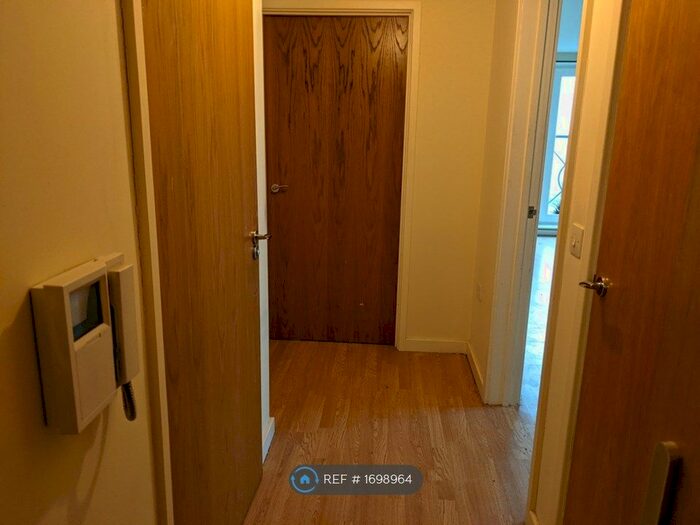 1 Bedroom Flat To Rent In Viridian Square, Aylesbury, HP21
