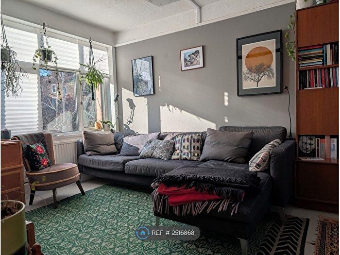 3 Bedroom Flat To Rent In Cricketfield Road, London, E5