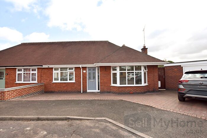 2 Bedroom Bungalow For Sale In The Lynch, Nuneaton, Warwickshire, CV11
