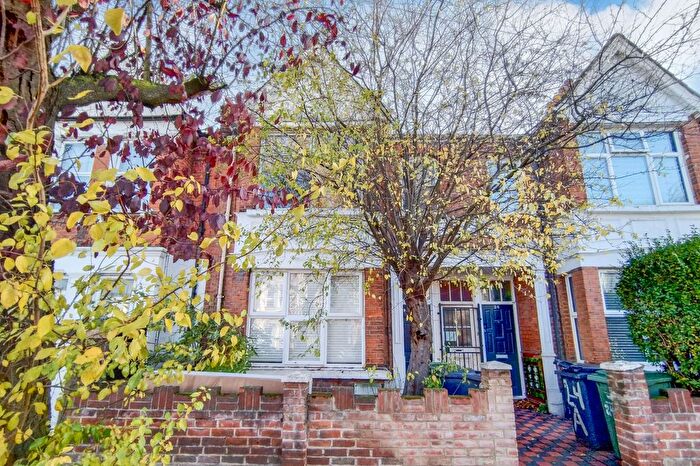 2 Bedroom Flat For Sale In Chandos Road, London, N17