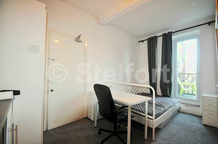 Studio To Rent In Commercial Road, London, E14