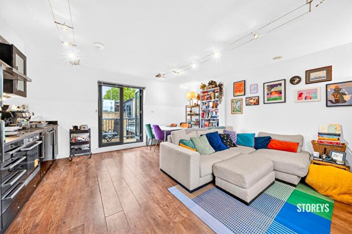 2 Bedroom Duplex To Rent In Boleyn Road, Dalston, London, N16