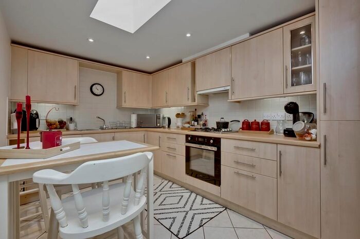 3 Bedroom Flat To Rent In Flat St Clements House, Church Street, KT12