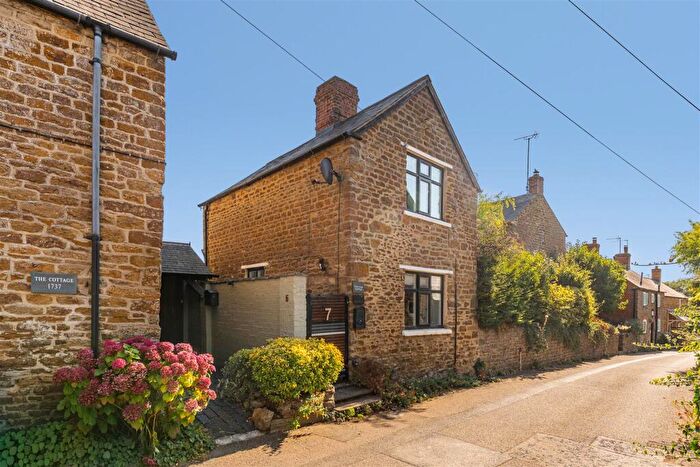 2 Bedroom Cottage For Sale In Glovers Lane, Middleton Cheney, OX17