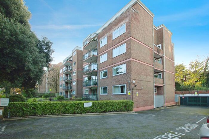 2 Bedroom Flat For Sale In Meyrick Road, Bournemouth, BH1