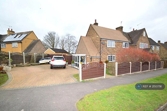 3 Bedroom Semi-Detached House To Rent In Lockley Crescent, Hatfield, AL10