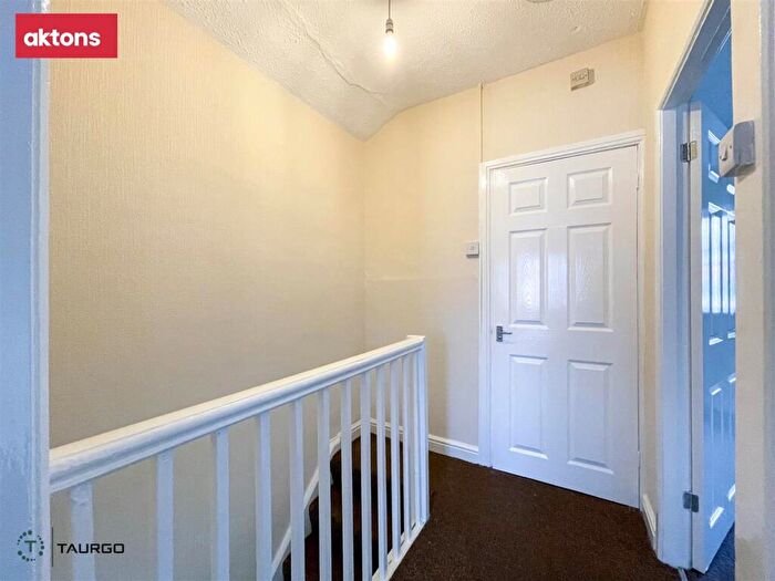3 Bedroom End Of Terrace House For Sale In Mountain View, Pwllypant, Caerphilly, CF83