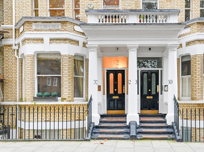 2 Bedroom Flat For Sale In Elm Park Road, Chelsea, SW3
