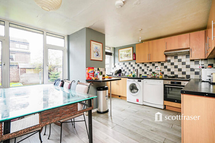 5 Bedroom Semi-Detached House To Rent In Nuffield Road, Headington, OX3