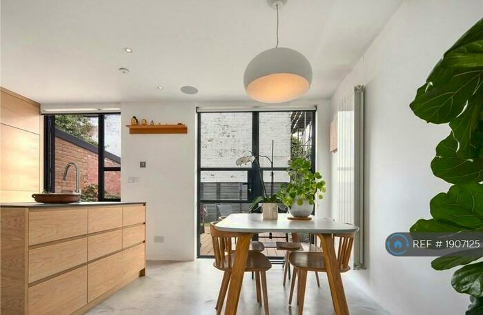 3 Bedroom End Of Terrace House To Rent In Coborn Road, London, E3