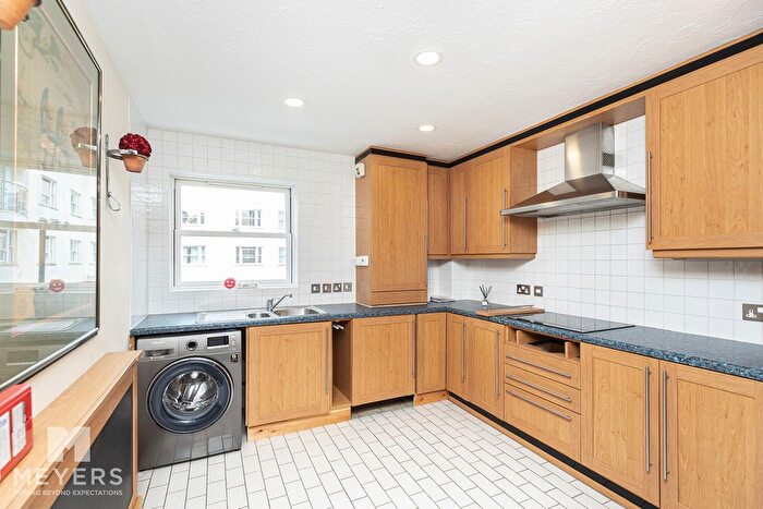 2 Bedroom Flat To Rent In Derby Road, Bournemouth, BH1