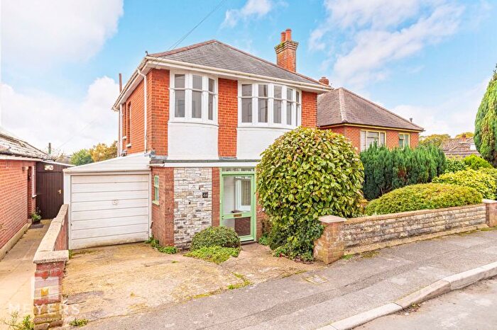 4 Bedroom Detached House To Rent In Parley Road, Bournemouth, BH9