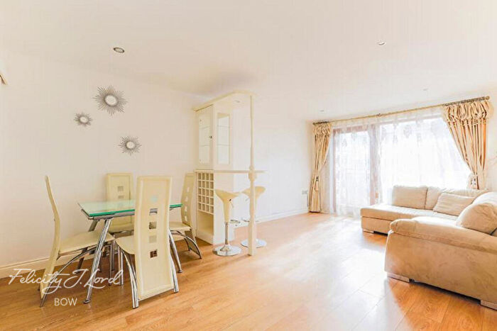 2 Bedroom Apartment To Rent In Trevithick Way, London, E3