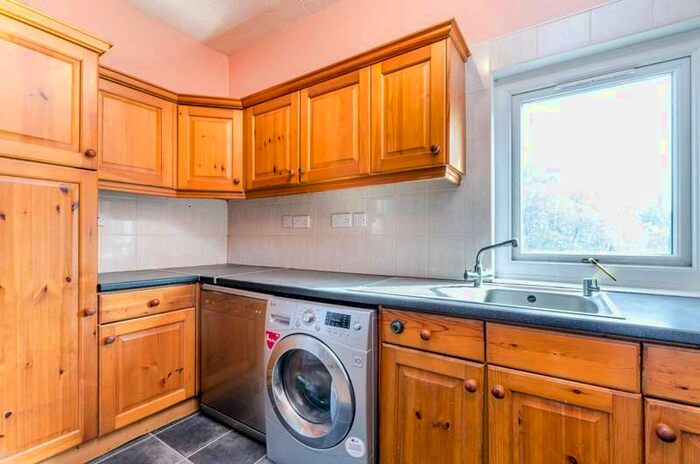 3 Bedroom Maisonette Flat To Rent In Welldon Crescent, Harrow, HA1