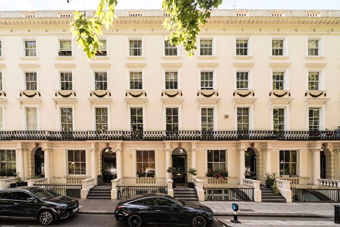 2 Bedroom Flat For Sale In Porchester Square, Hyde Park, W2