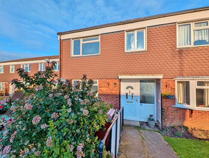 3 Bedroom Terraced House To Rent In Rothwell Close, Leigh-On-Sea, SS9