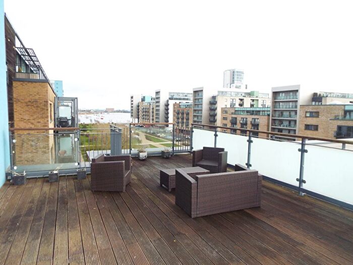 2 Bedroom Property To Rent In Ferry Court, Caerdydd, CF11