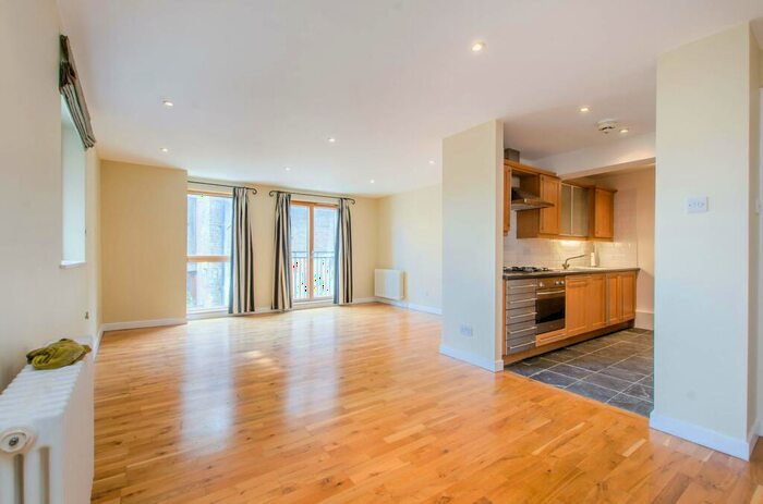 3 Bedroom Flat To Rent In Hope Wharf, Rotherhithe, London, SE16