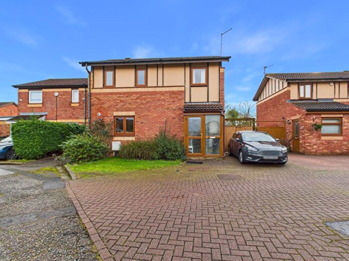 3 Bedroom Detached House For Sale In Home Pasture, Peterborough, PE4